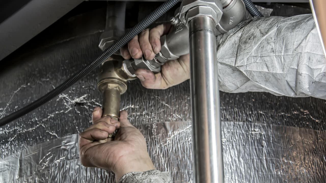 Plumber making up a new supply connection on an Advantage Build and Design job
